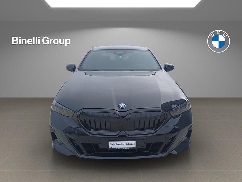 Gebraucht BMW 550e Comfort Edition 489 PS (359 kW) 2024 Schwarz Limousine