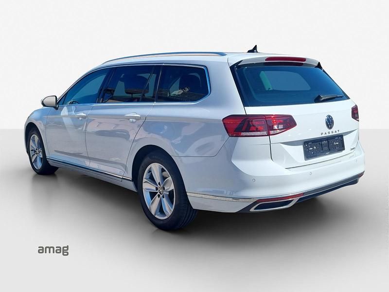Gebraucht VW Passat Elegance 200 PS (147 kW) 2023 Blanc glacier métallisée Kombi