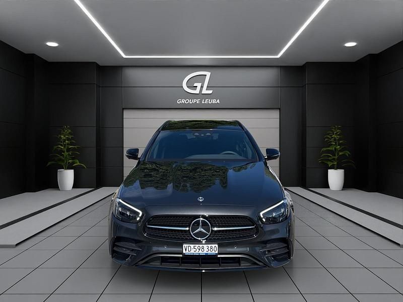 Gebraucht Mercedes E300 194 PS (142 kW) 2024 Grau Kombi