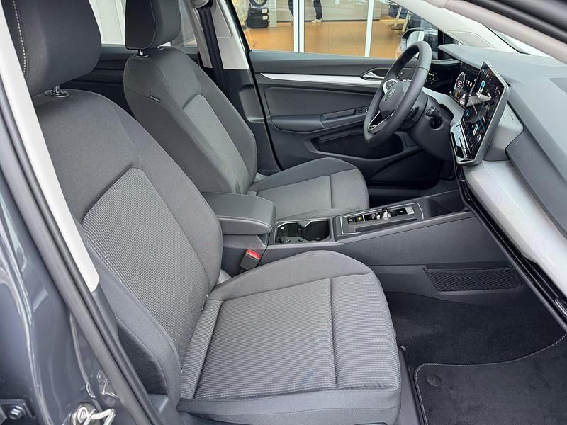 Neu VW Golf Basis 115 PS (84 kW) 2026 Grau Limousine