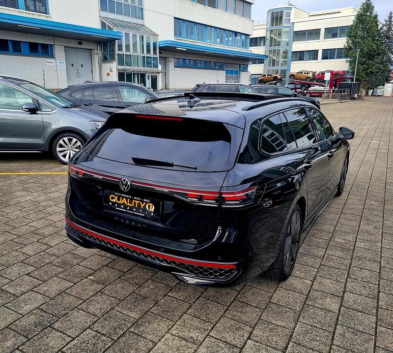 Gebraucht VW Passat R-line 193 PS (141 kW) 2024 Kombi