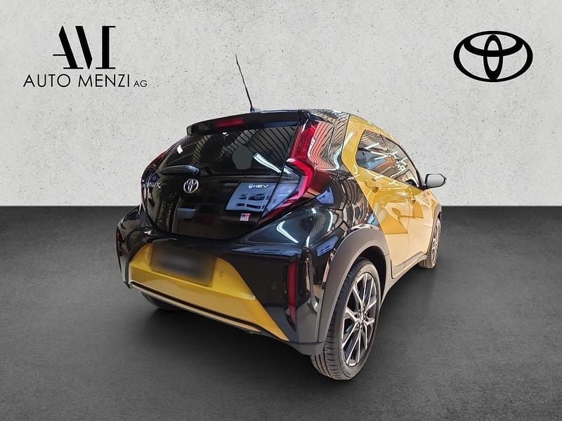 Neu Toyota Aygo X Sport 116 PS (85 kW) 2025 Gelb SUV