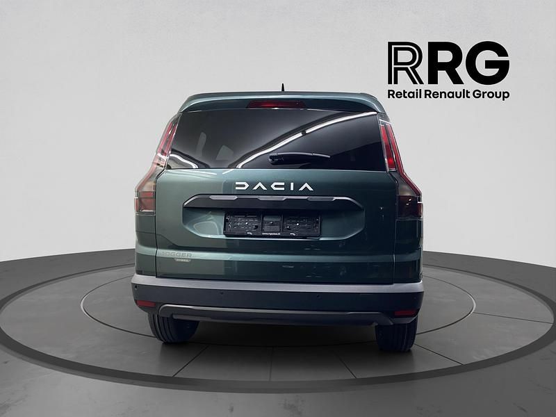 Neu Dacia Jogger Journey 156 PS (114 kW) 2025 Grün Van / Kleinbus