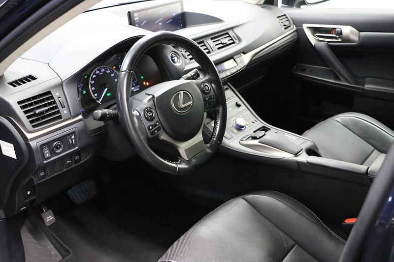 Gebraucht Lexus CT200h 136 PS (100 kW) 2019 Blau Limousine