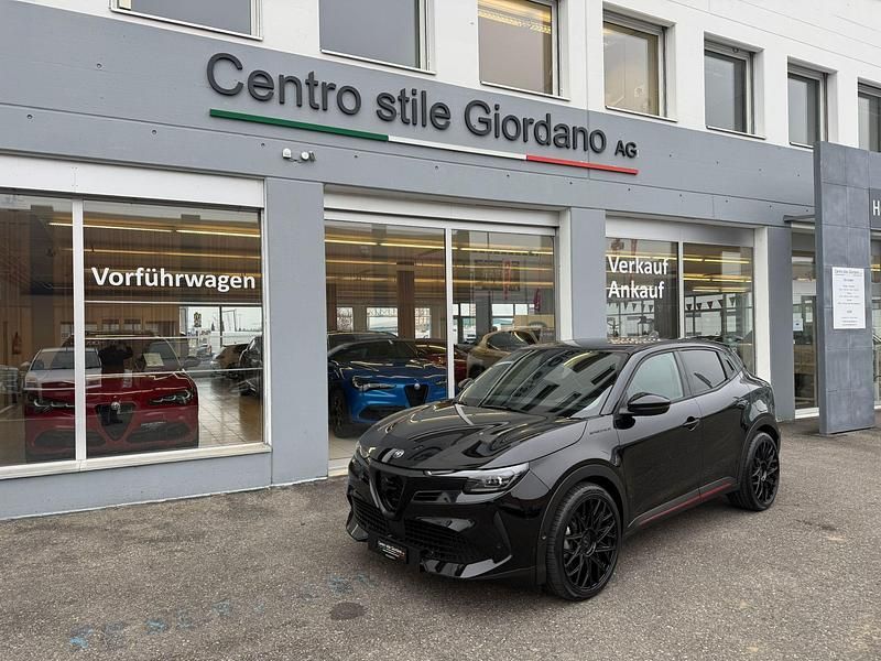 Neu Alfa Romeo Junior Edizione Speciale 136 PS (100 kW) 2025 SUV
