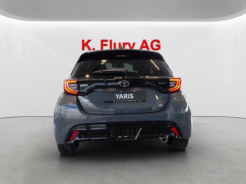Neu Toyota Yaris Hybrid Sport 131 PS (96 kW) 2025 Limousine