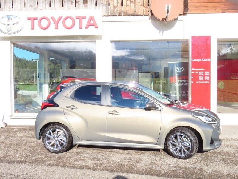 Gebraucht Toyota Yaris Hybrid Trend 116 PS (85 kW) 2023 Beige Limousine