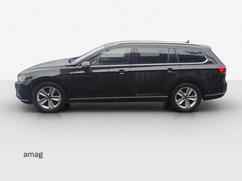 Gebraucht VW Passat Elegance 200 PS (147 kW) 2023 Deep black nacré Kombi