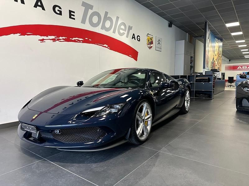 Gebraucht Ferrari 296 830 PS (610 kW) 2024 Blau Cabrio