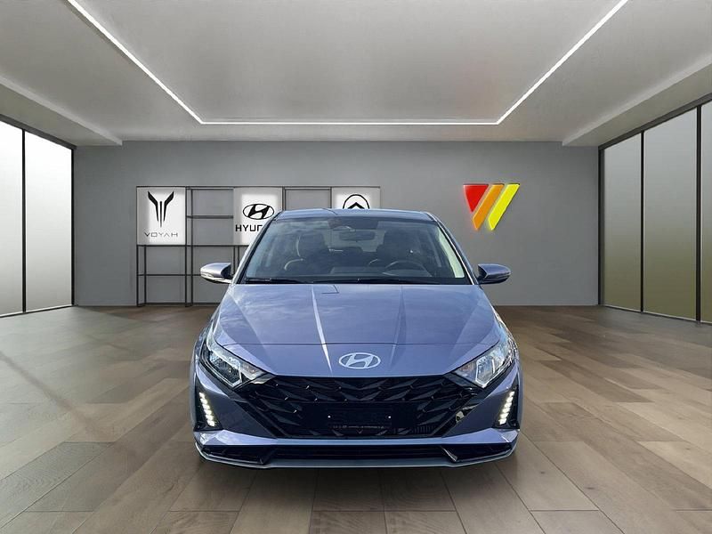 Neu Hyundai i20 101 PS (74 kW) 2025 Blau Limousine