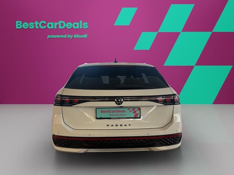 Gebraucht VW Passat R-line 193 PS (141 kW) 2024 Weiss Kombi