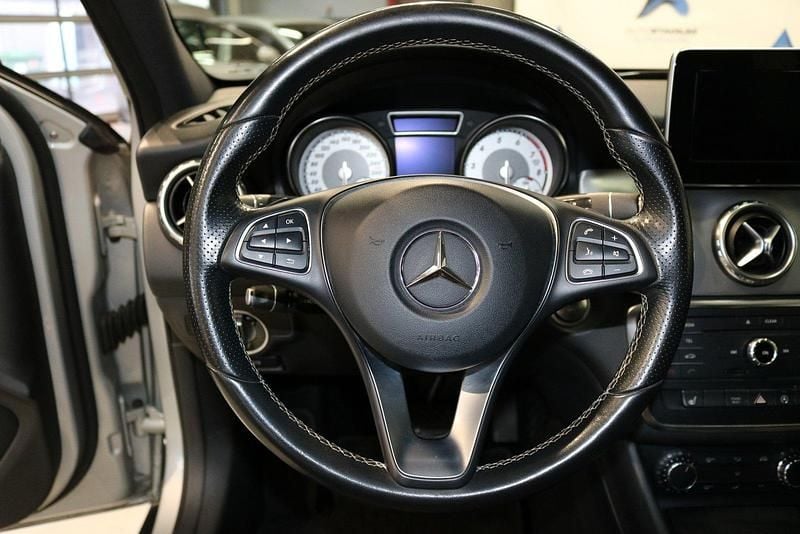 Gebraucht Mercedes GLA200 Urban 156 PS (114 kW) 2017 SUV