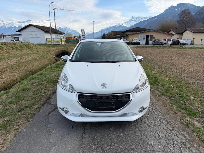 Gebraucht Peugeot 208 Style 82 PS (60 kW) 2015 Kleinwagen