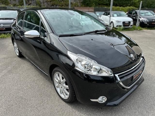 Gebraucht Peugeot 208 Allure 82 PS (60 kW) 2014 Kleinwagen