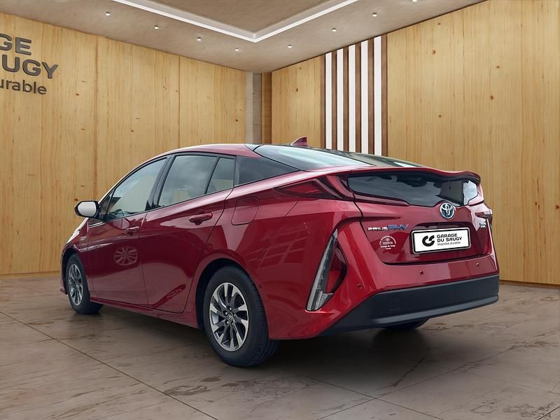Gebraucht Toyota Prius Premium 122 PS (89 kW) 2017 Rot Kleinwagen