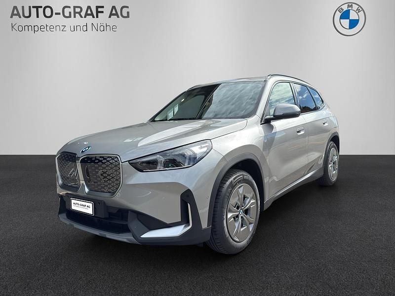 Grau Neu 2025 BMW iX1 Shadowline SUV | CHF 49’800 (Fairer Preis) - Bild 1/4