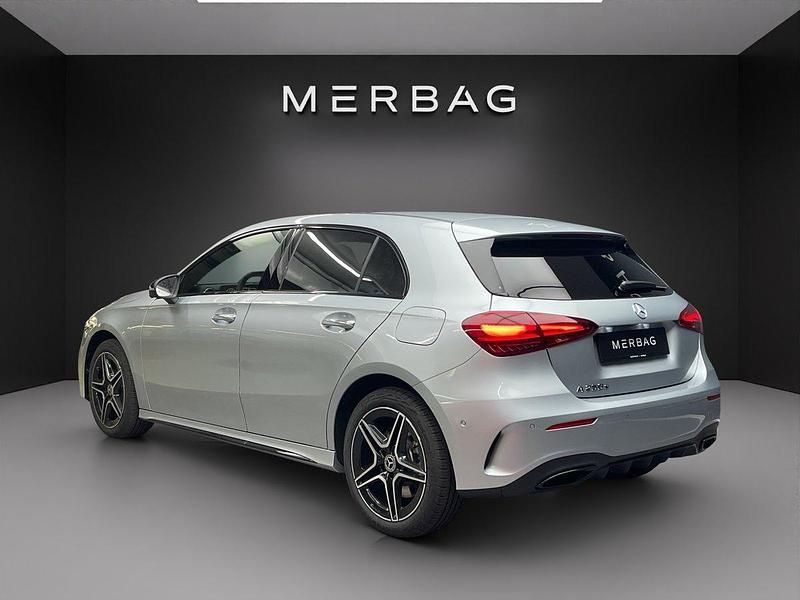 Neu Mercedes A250 163 PS (119 kW) 2025 Silber Limousine