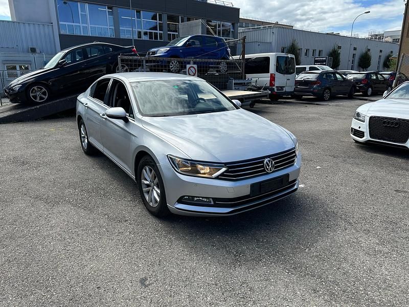 Gebraucht VW Passat Comfortline 150 PS (110 kW) 2016