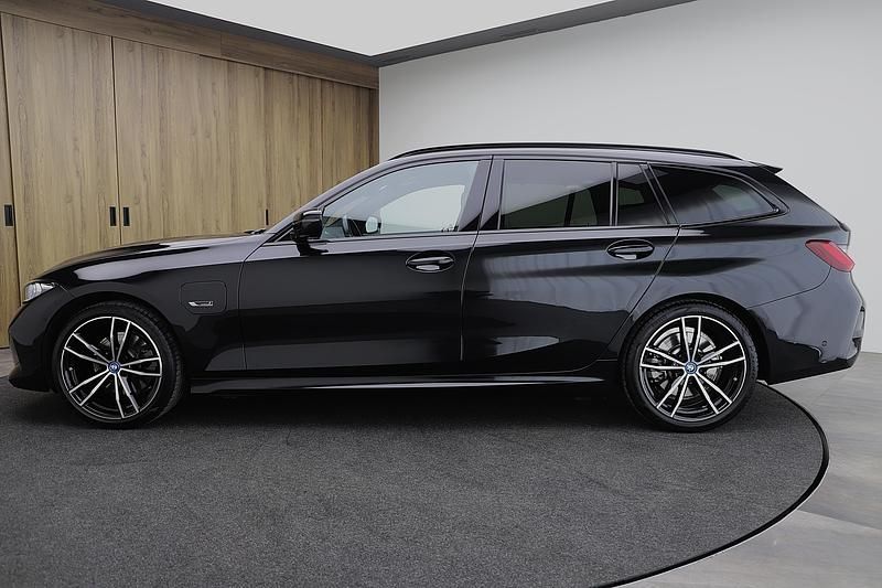 Gebraucht BMW 330e M Sport 292 PS (214 kW) 2022 Kombi