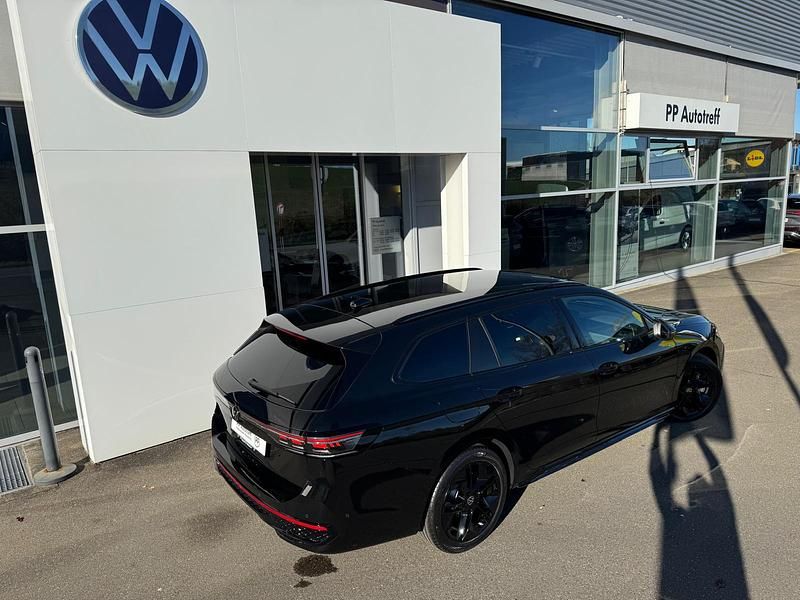Neu VW Passat R-line 193 PS (141 kW) 2025 Schwarz Kombi