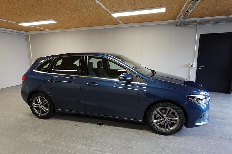 Gebraucht Mercedes B220 Style 190 PS (139 kW) 2019 Blau Van / Kleinbus