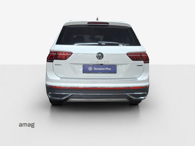 Gebraucht VW Tiguan Allspace Elegance 190 PS (139 kW) 2022 Pure white uni SUV