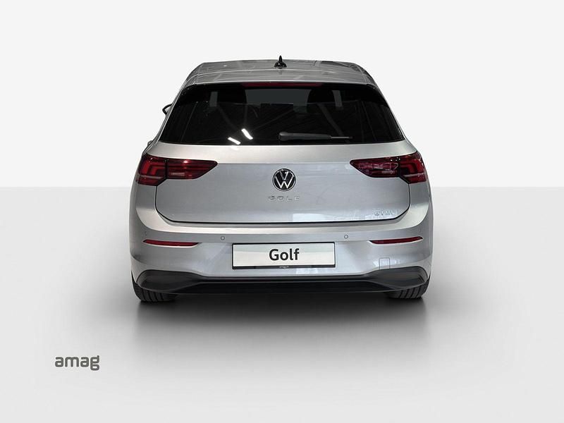 Neu VW Golf VIII United 115 PS (84 kW) 2025 Oyster silver metallic Limousine