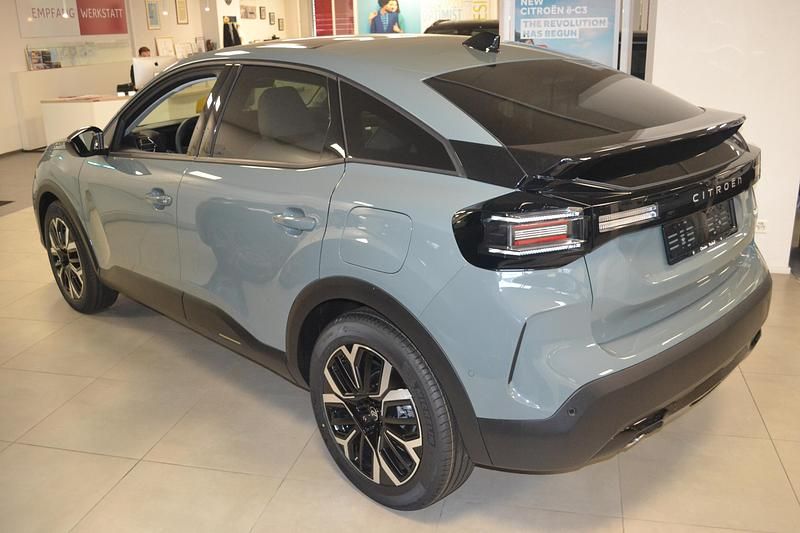 Neu Citroën C4 145 PS (106 kW) 2025 Grün Limousine