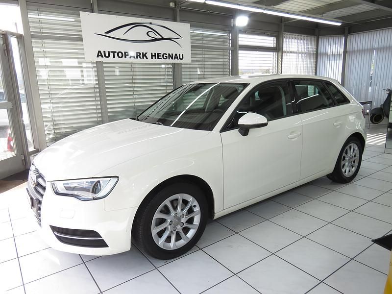 Gebraucht Audi A3 Attraction 125 PS (91 kW) 2015 Limousine