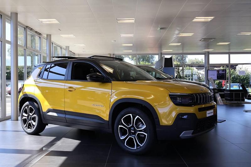 Gelb Gebraucht 2025 Jeep Avenger EV Summit SUV | CHF 38’990 - Bild 1/4