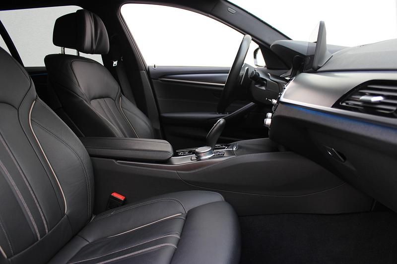 Gebraucht BMW 530e M Sport 183 PS (134 kW) 2021 Blau Kombi