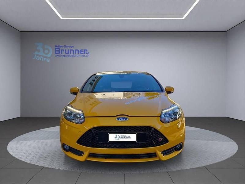 Gelb Gebraucht 2014 Ford Focus ST Limousine | CHF 13’900 (Teuer) - Bild 1/4