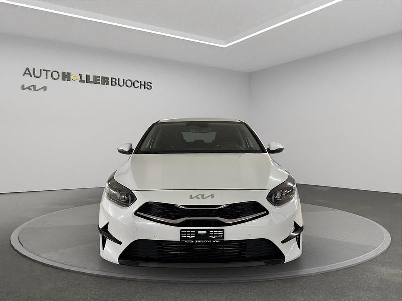 Gebraucht Kia Ceed 140 PS (102 kW) 2024 Weiss Kleinwagen