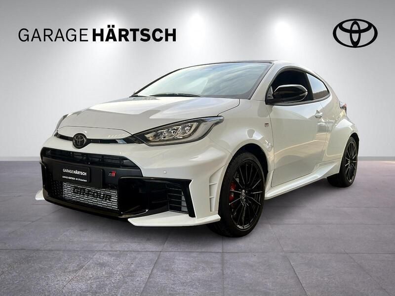 Weiss Gebraucht 2024 Toyota Yaris Sport Limousine | CHF 50’800 (Fairer Preis) - Bild 1/4