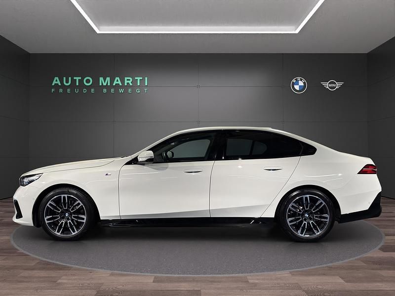 Gebraucht BMW 520 Shadowline 208 PS (152 kW) 2024 Weiss Limousine