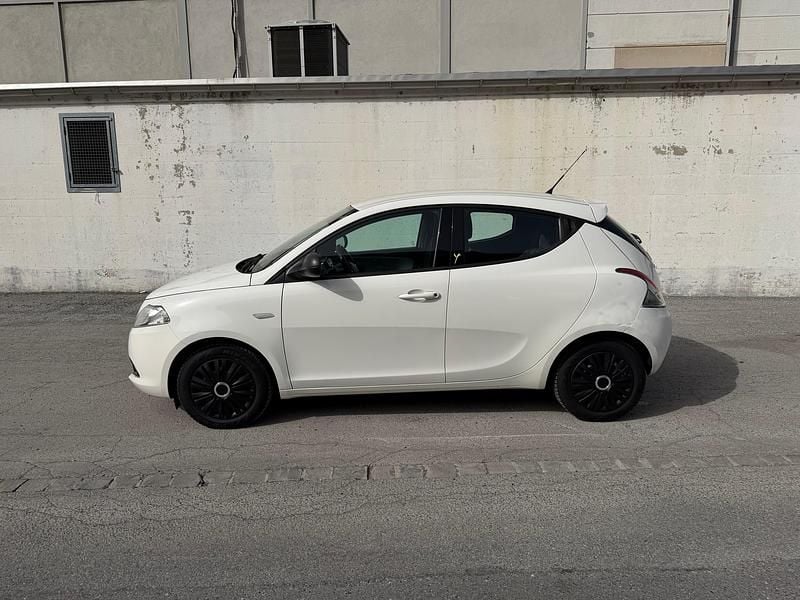 Gebraucht Lancia Ypsilon 85 PS (62 kW) 2015 Kleinwagen