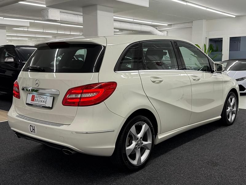 Gebraucht Mercedes B200 156 PS (114 kW) 2013 Van / Kleinbus