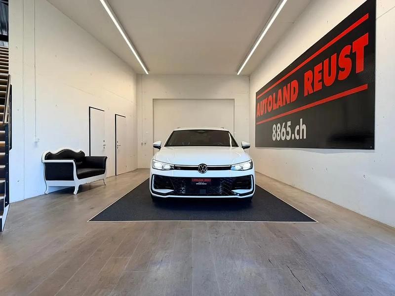 Gebraucht VW Passat R-line 193 PS (141 kW) 2026 Weiss Kombi