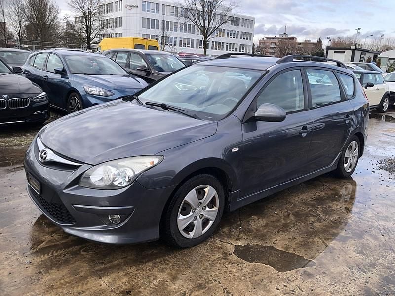 Gebraucht Hyundai i30 Style 128 PS (94 kW) 2011 Kombi