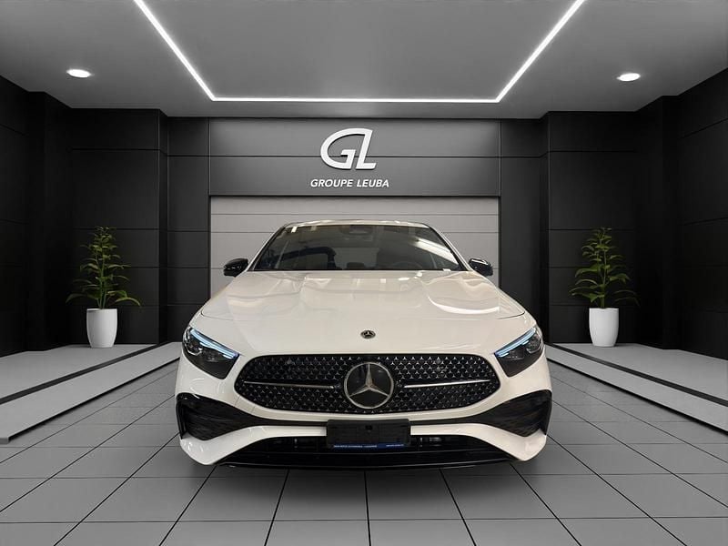 Gebraucht Mercedes A200 Night 162 PS (119 kW) 2025 Weiss Limousine