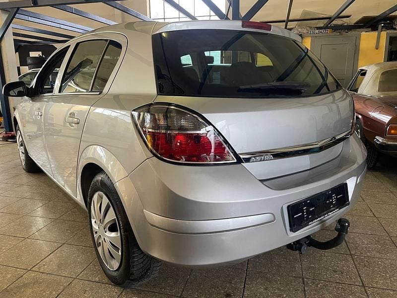 Gebraucht Opel Astra Enjoy 115 PS (84 kW) 2012