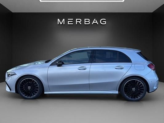 Neu Mercedes A180 116 PS (85 kW) 2025 Grau Limousine
