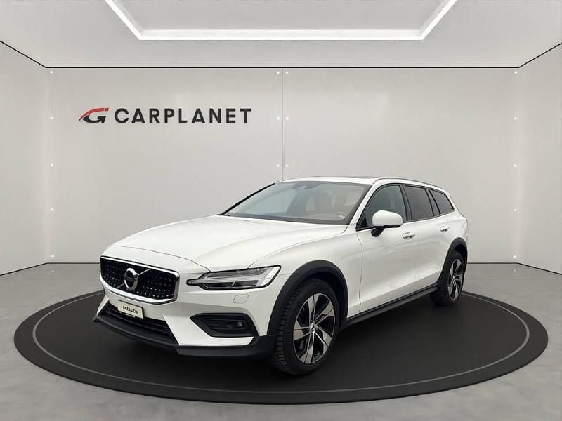 Weiss Gebraucht 2022 Volvo V60 CC Kombi | CHF 20’950 (Superpreis) - Bild 1/4