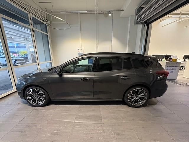Neu Ford Focus ST-Line X 155 PS (114 kW) 2026 Grau Kombi