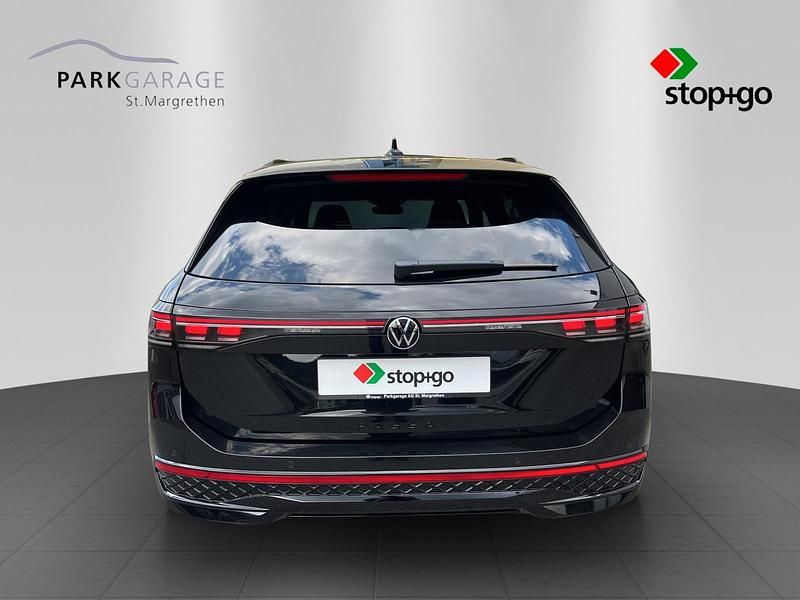 Gebraucht VW Passat R-line 150 PS (110 kW) 2024 Schwarz Kombi
