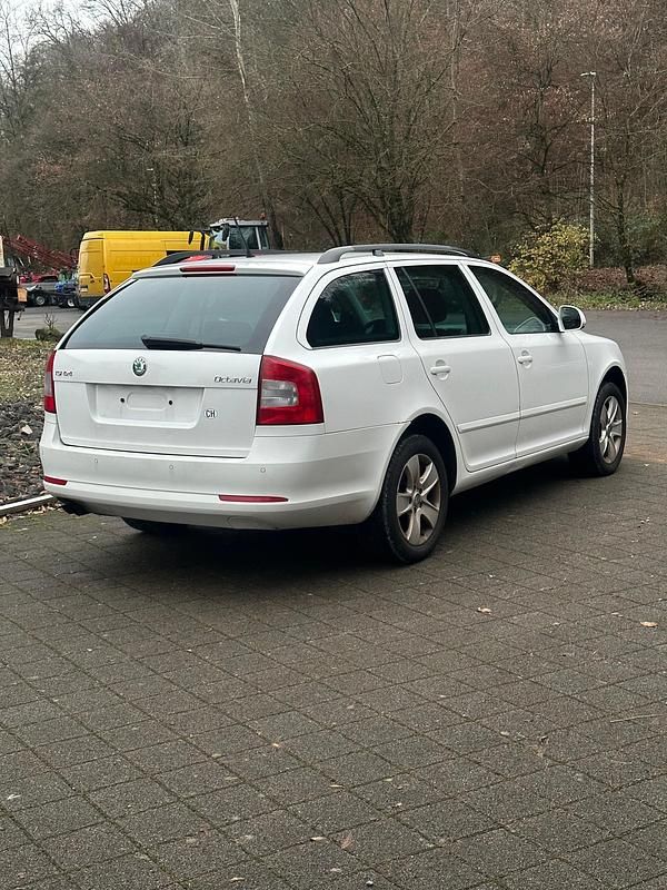 Gebraucht Skoda Octavia Adventure 160 PS (117 kW) 2012 Kombi