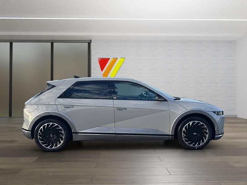 Grau Neu 2025 Hyundai Ioniq Kleinwagen | CHF 52’800 - Bild 1/4