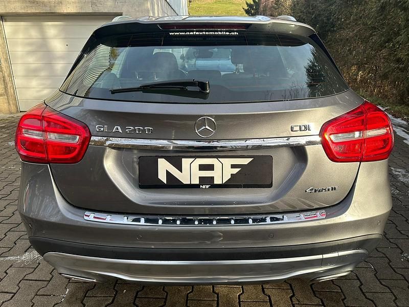 Gebraucht Mercedes GLA200 Urban 136 PS (100 kW) 2015 SUV