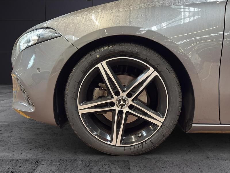 Gebraucht Mercedes A180 Progressive 136 PS (100 kW) 2019 Grau Kombi