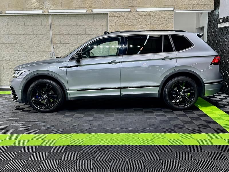 Gebraucht VW Tiguan Allspace R-line 244 PS (179 kW) 2022 SUV